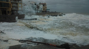 Temporal de mar i llevant a l'Escala